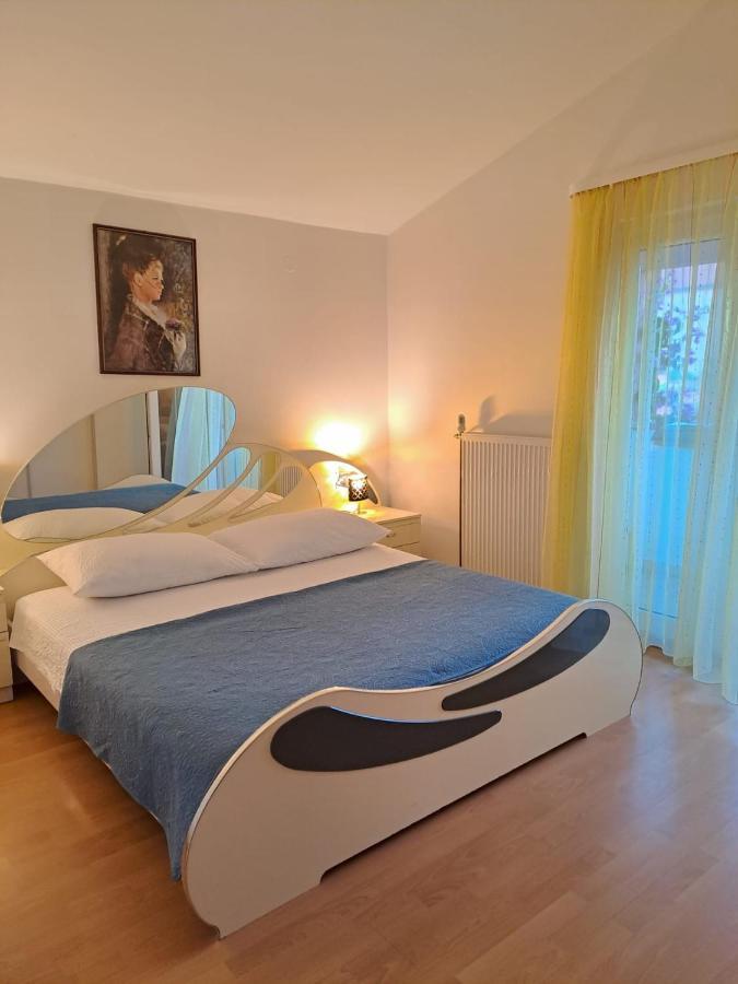 Apartment Ema Posedarje Buitenkant foto